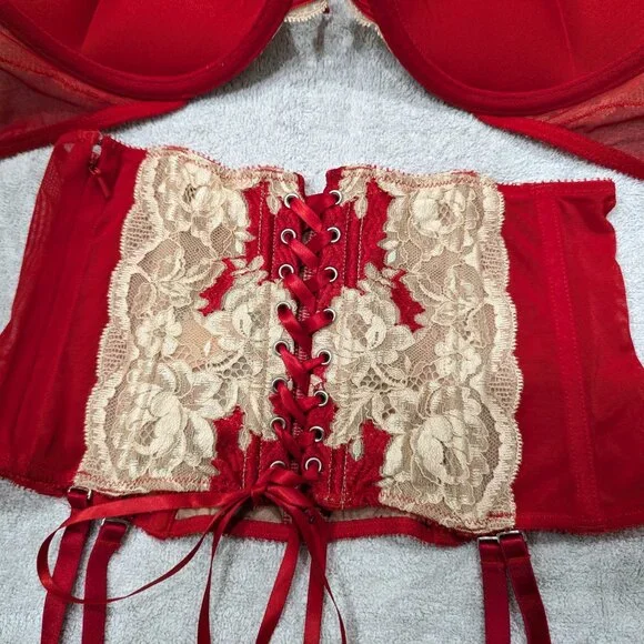 36B Victoria's Secret Crystal Bombshell bra with matching garter belt - Picture 6 of 8